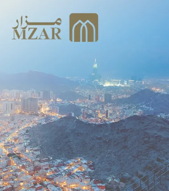مدينة بها جبال ومباني