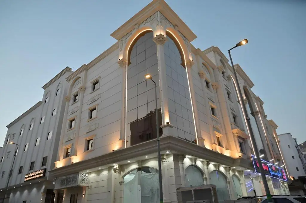 Exterior view of the Diyar Al Mashaer hotel apartments building in Makkah.
